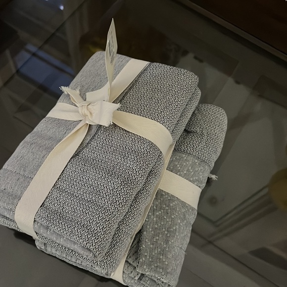 Bundle Of Southern Living Simplicity Collection Sawyer Shams. - Picture 4 of 8